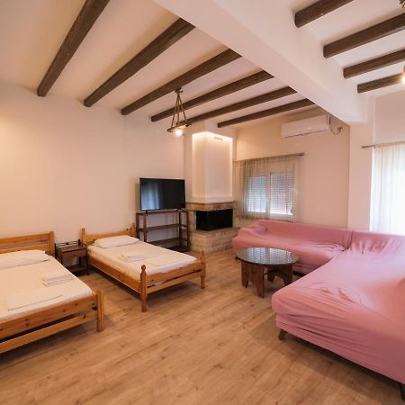 Kellys Cozy One Bedroom House Next To The Beach Ikonomianika Luaran gambar