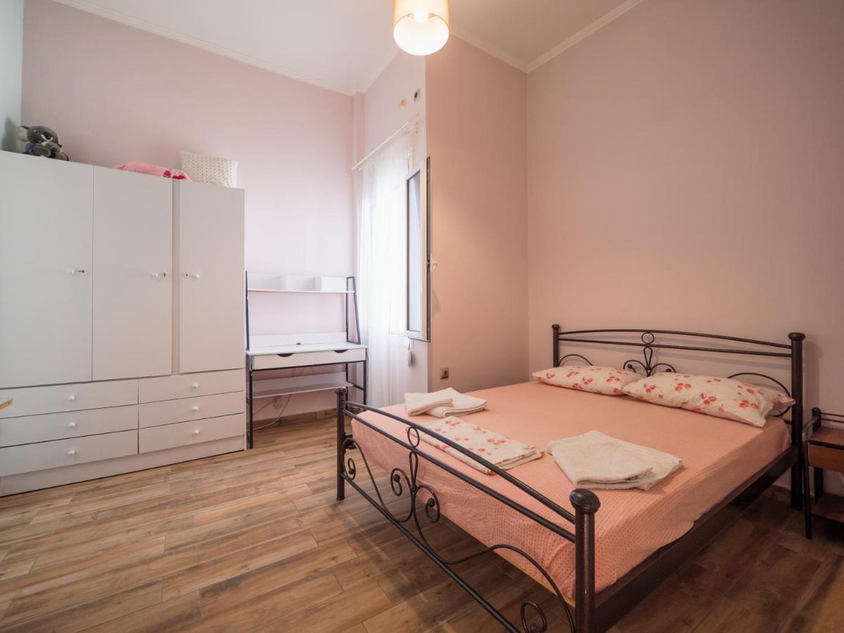 Kellys Cozy One Bedroom House Next To The Beach Ikonomianika Luaran gambar